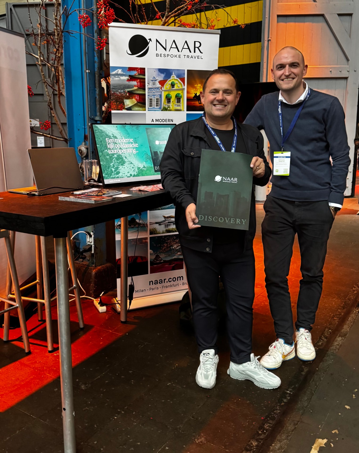 Kelvin en Anthony bij de stand van NAAR Bespoke Travel