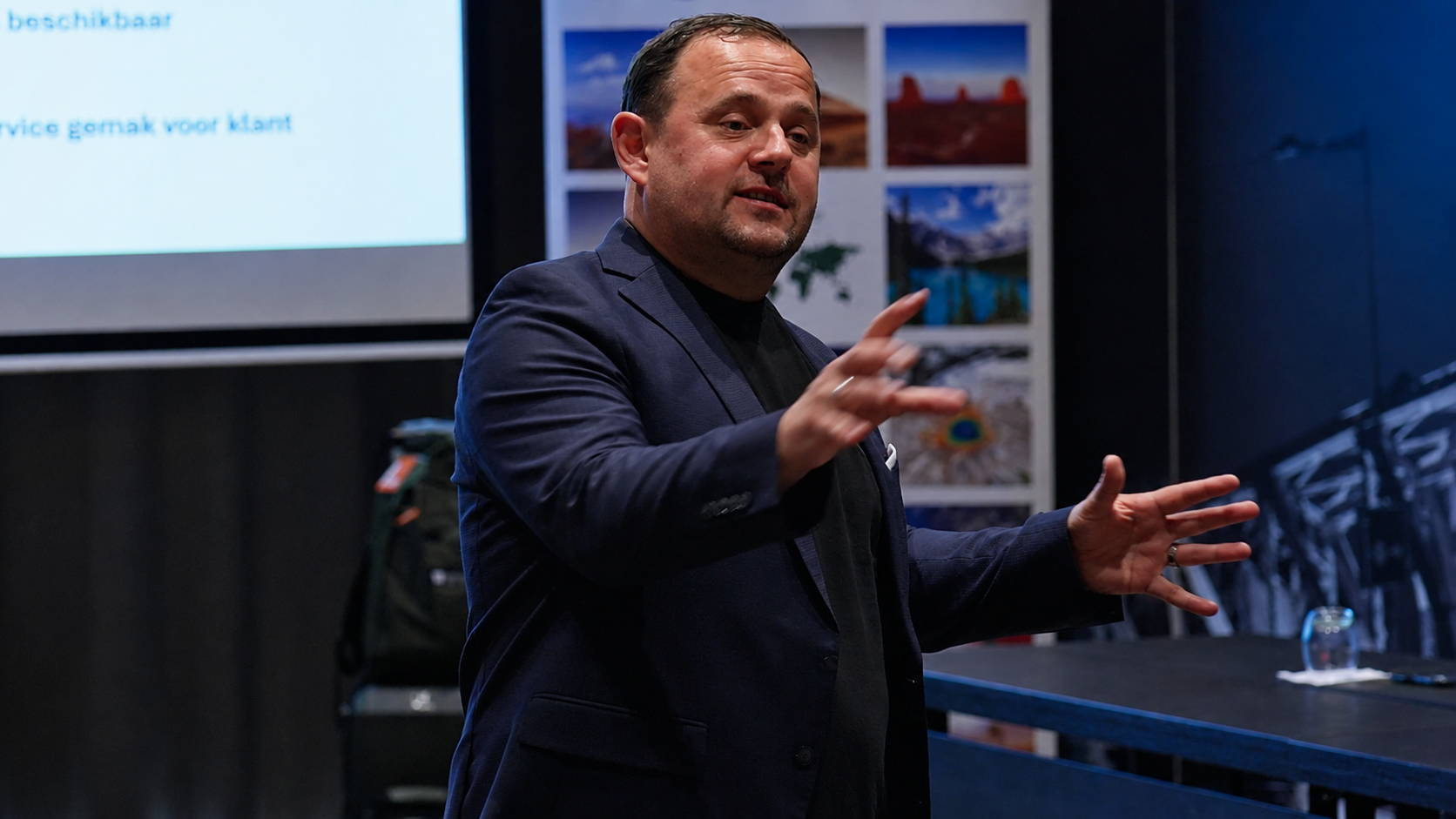 Kelvin van PitchBridge tijdens een presentatie voor de reisbranche